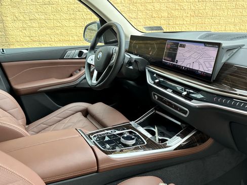 Certified 2026 BMW X7 xDrive40i image 8