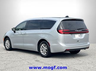Used 2024 Chrysler Pacifica Touring-L FWD video 2