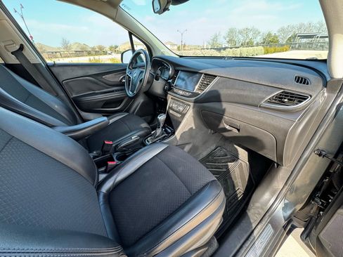 Used 2018 Buick Encore Preferred image 32