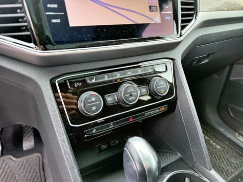 Used 2018 Volkswagen Atlas SEL Premium AWD/4WD image 17
