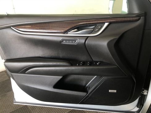 Used 2017 Cadillac XTS Luxury image 27