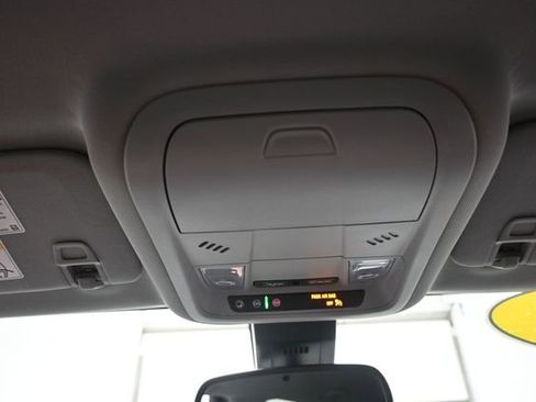 Used 2023 GMC Terrain SLE w/ Driver Convenience Package FWD image 12
