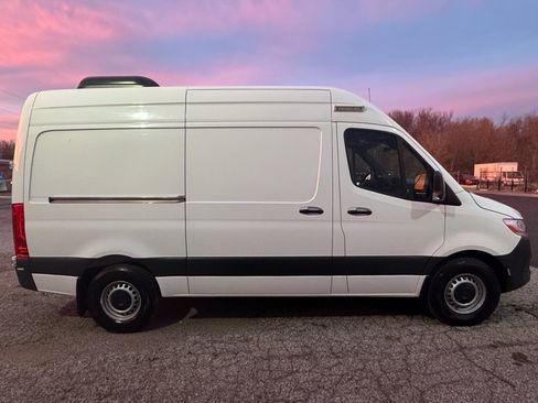 Used 2023 Mercedes-Benz Sprinter 2500 image 2