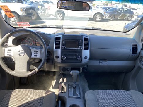 Used 2018 Nissan Frontier SV image 16