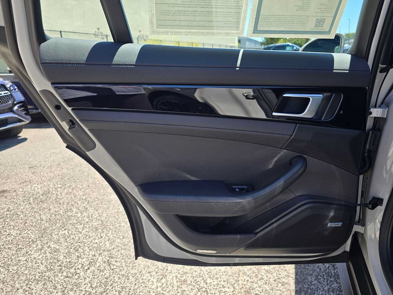 Used 2023 Porsche Panamera RWD image 15