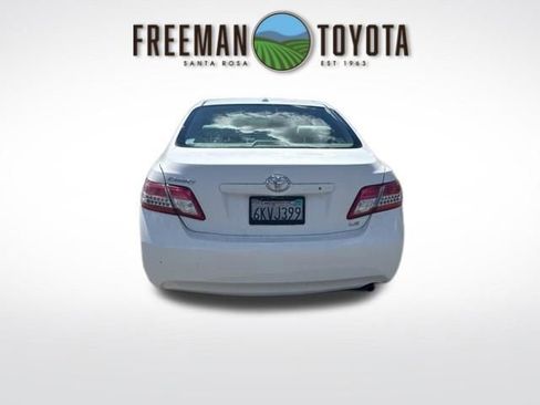 Used 2010 Toyota Camry LE image 4