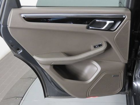 Certified 2025 Porsche Macan AWD/4WD image 46