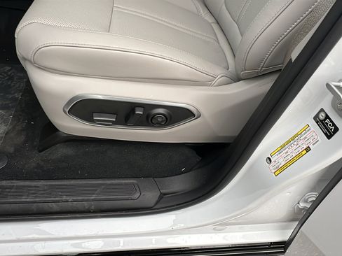 New 2025 Jeep Wagoneer L Series III image 17