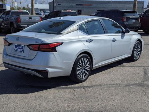 Used 2024 Nissan Altima 2.5 SV FWD image 2