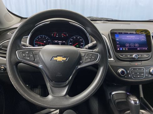 Used 2019 Chevrolet Malibu LT image 17