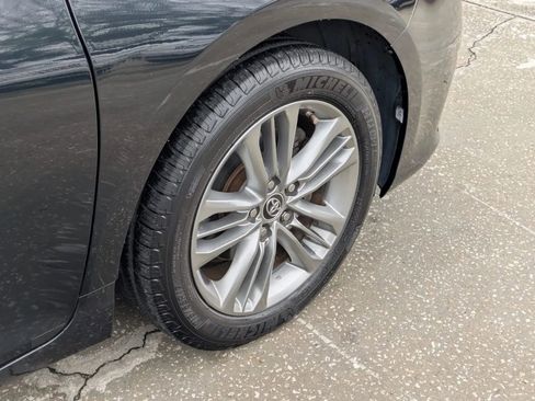 Used 2015 Toyota Camry SE image 5