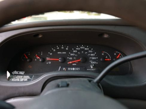 Used 2005 Ford E-350 and Econoline 350 Super Duty image 24