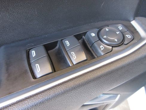 Used 2025 GMC Sierra 1500 SLT RWD image 11