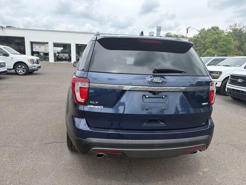 Used 2017 Ford Explorer XLT w/ Equipment Group 202A AWD/4WD image 4