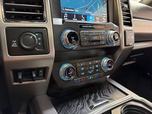 Used 2019 Ford F250 Platinum w/ Platinum Ultimate Package AWD/4WD image 21