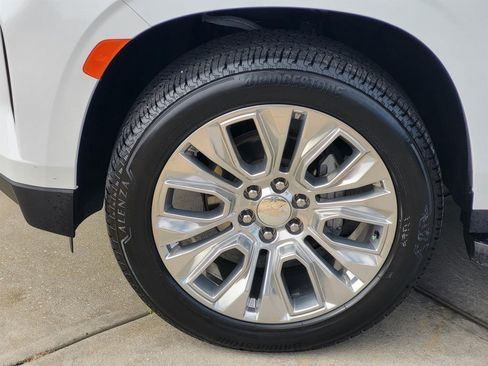 Used 2024 Chevrolet Suburban Premier image 9