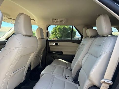 Certified 2023 Ford Explorer Platinum w/ Technology Package AWD/4WD image 20