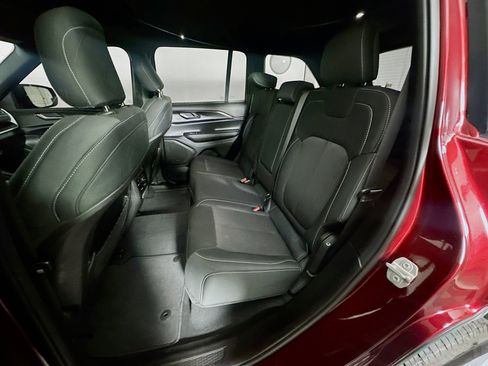 Used 2024 Jeep Grand Cherokee Laredo X image 26