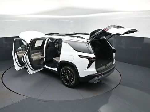 New 2026 Chevrolet Traverse LT w/ Sun and Wheel Package image 2