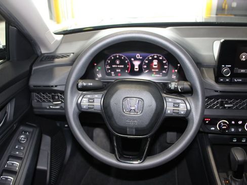 Used 2025 Honda Accord SE image 11