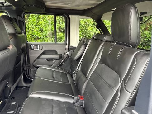 Used 2023 Jeep Wrangler Unlimited Sahara w/ Cold Weather Group AWD/4WD image 5