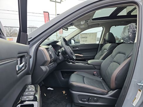 New 2025 Nissan Pathfinder Platinum w/ Cargo Package image 9