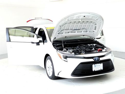 Used 2024 Toyota Corolla LE w/ LE Convenience Package AWD/4WD image 9