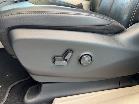Used 2024 Chrysler Pacifica Touring-L FWD image 20