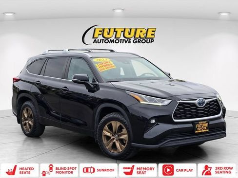 Used 2023 Toyota Highlander Bronze Edition FWD image 1