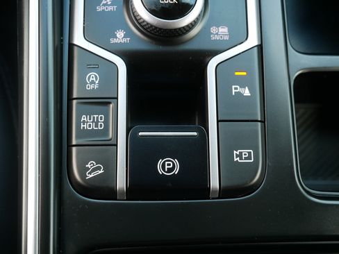 Certified 2025 Kia Sorento S AWD/4WD image 31