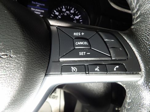Used 2019 Nissan Rogue SV AWD/4WD image 18