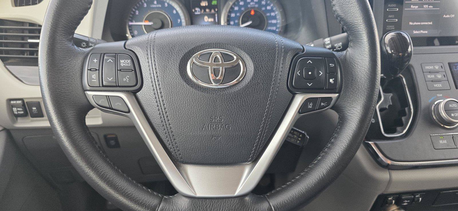 Used 2018 Toyota Sienna XLE FWD image 17