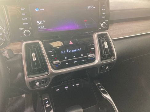 Certified 2021 Kia Sorento EX w/ EX AWD X-Line Package image 2