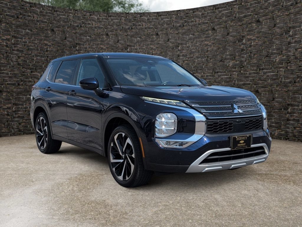 Used 2022 Mitsubishi Outlander SE AWD/4WD image 2