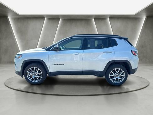 Used 2025 Jeep Compass Limited AWD/4WD image 4