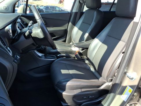 Certified 2022 Chevrolet Trax LT w/ Driver Confidence Package image 8