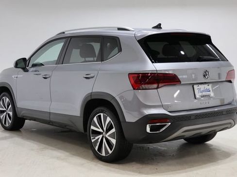 Used 2024 Volkswagen Taos SE FWD image 5