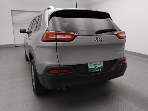 Used 2018 Jeep Cherokee Latitude Plus w/ Comfort/Convenience Group image 6
