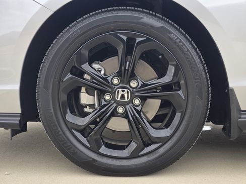 Certified 2025 Honda Accord SE image 11