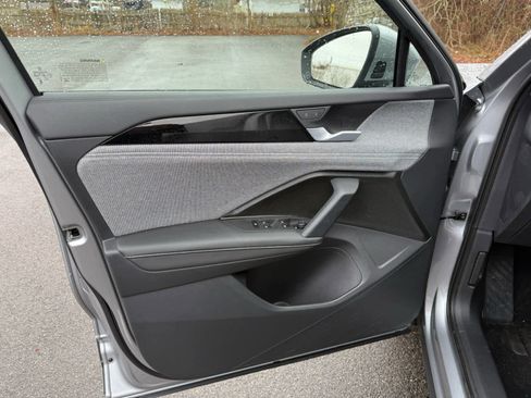 Certified 2025 Volkswagen Tiguan S image 17