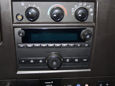 Used 2019 Chevrolet Express 3500 w/ Driver Convenience Package RWD image 39