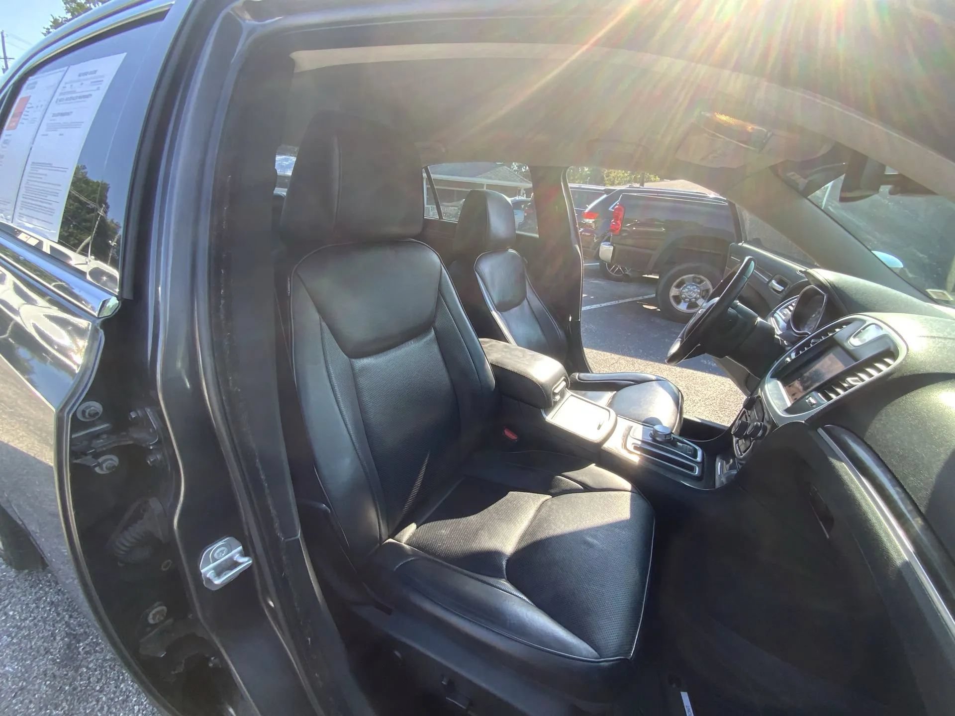 Used 2019 Chrysler 300 Limited RWD image 25