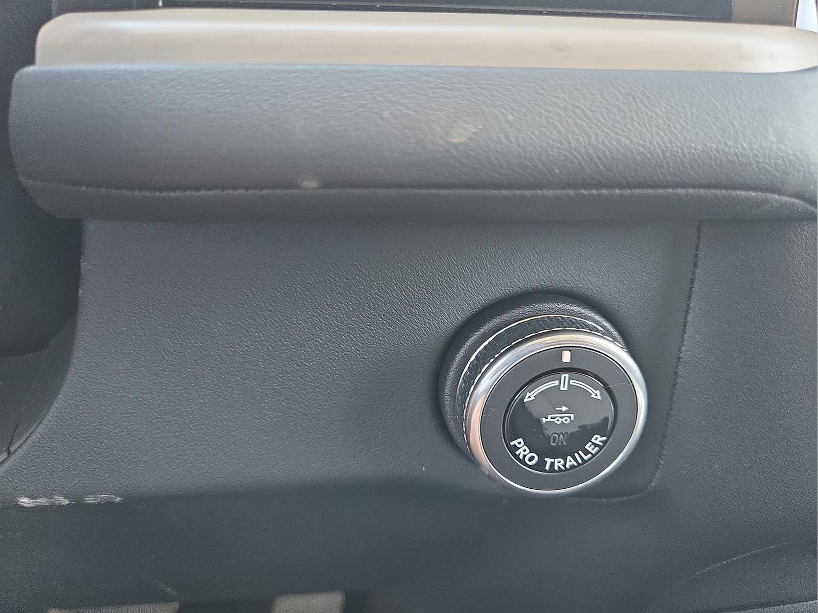 New 2026 Lincoln Navigator L Premier AWD/4WD image 21