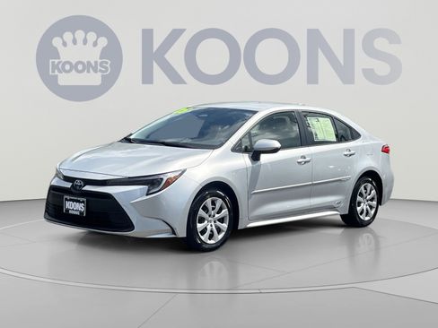 Used 2025 Toyota Corolla LE AWD/4WD image 1