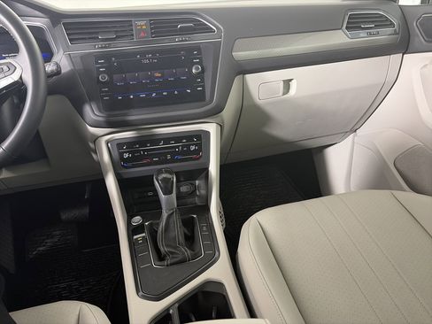 Used 2022 Volkswagen Tiguan SE image 23
