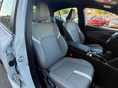 Used 2025 Toyota Camry SE w/ Convenience Package FWD image 12