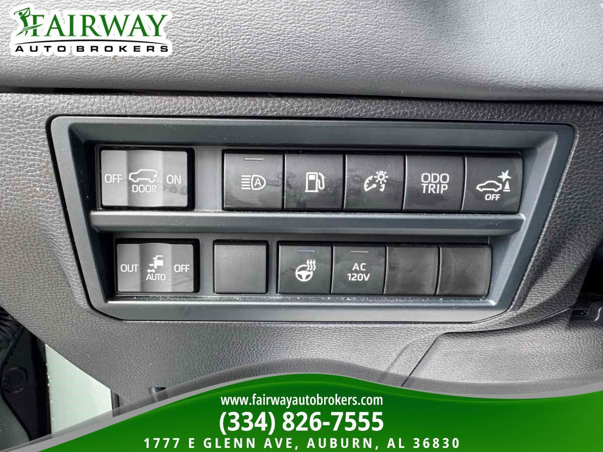 Used 2025 Toyota Sequoia Platinum AWD/4WD image 18