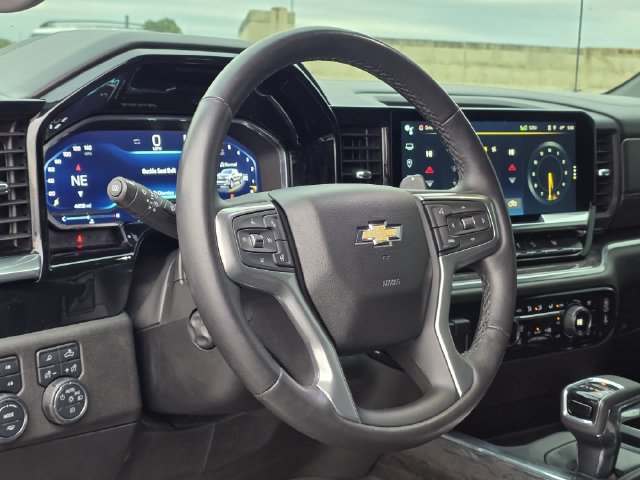 Used 2022 Chevrolet Silverado 1500 LTZ AWD/4WD image 29