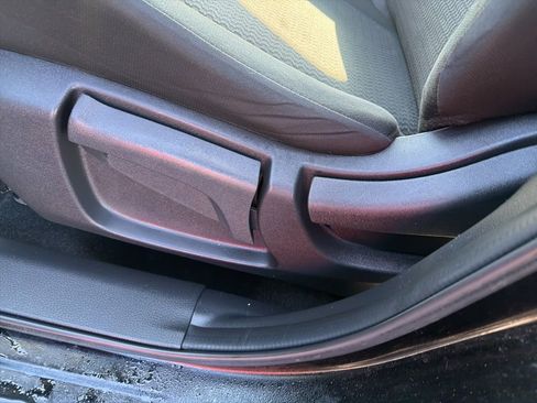 Used 2021 Nissan Rogue Sport S image 12