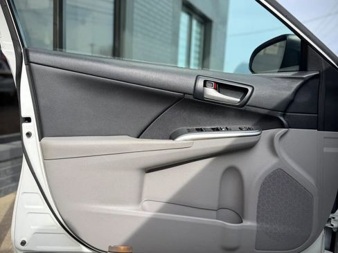 Used 2014 Toyota Camry LE image 7
